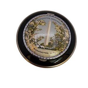 Vintage Washington Monument Compact With Powder (A5339)